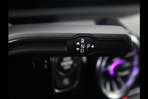 Mercedes-Benz CLA-Klasse Shooting Brake 200 Business Solution Luxury | Panoramadak | Adaptive cruise | Memory | Trekhaak | Stoelverwarming | Camera | Park assist | Sfeerverlichting | Carplay | Climate control