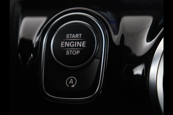 Mercedes-Benz CLA-Klasse Shooting Brake 200 Business Solution Luxury | Panoramadak | Adaptive cruise | Memory | Trekhaak | Stoelverwarming | Camera | Park assist | Sfeerverlichting | Carplay | Climate control