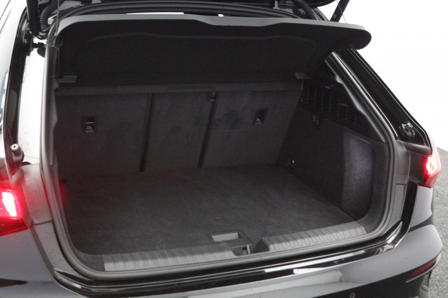 Audi A3 Sportback 45 TFSI e 245 PK S-Line edition Competition PHEV, Adap. Cruise Control, Stoelverwarming