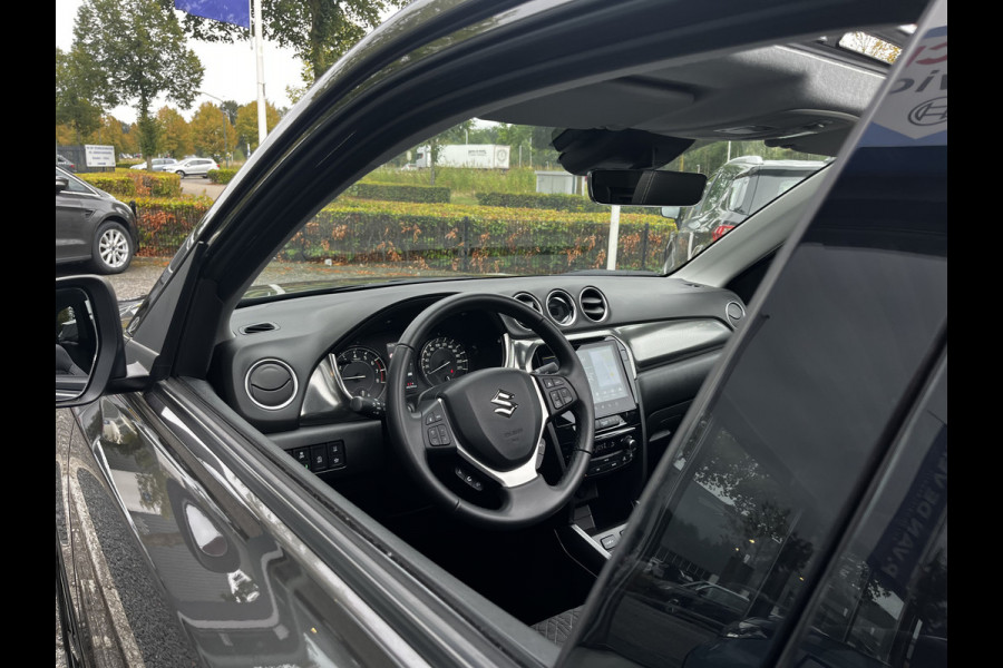 Suzuki Vitara 1.4 Boosterjet Smart Hybrid Style | €2.000,- voordeel | Meerdere kleuren leverbaar | Pano | Adapt. Cruise | Camera | Dodehoek | Rijstrook | Stoelverwarming | Inklapbare spiegels | etc. etc.