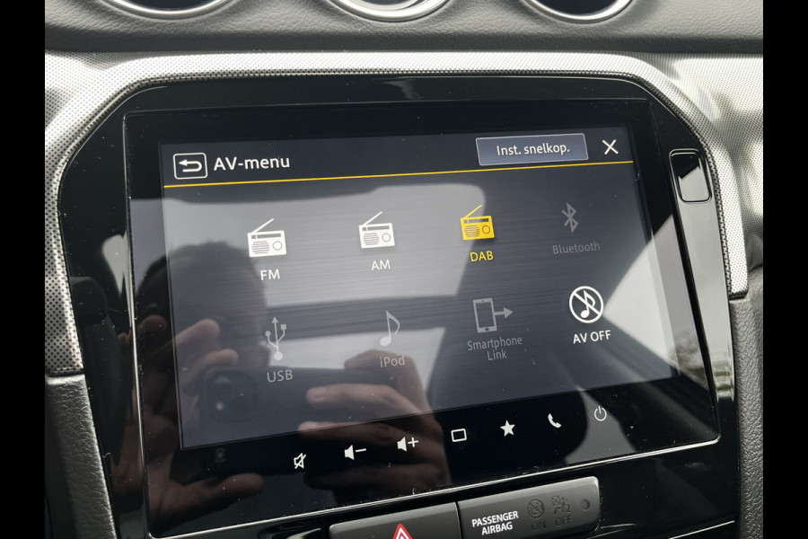 Suzuki Vitara 1.4 Boosterjet Smart Hybrid Style | €2.000,- voordeel | Meerdere kleuren leverbaar | Pano | Adapt. Cruise | Camera | Dodehoek | Rijstrook | Stoelverwarming | Inklapbare spiegels | etc. etc.