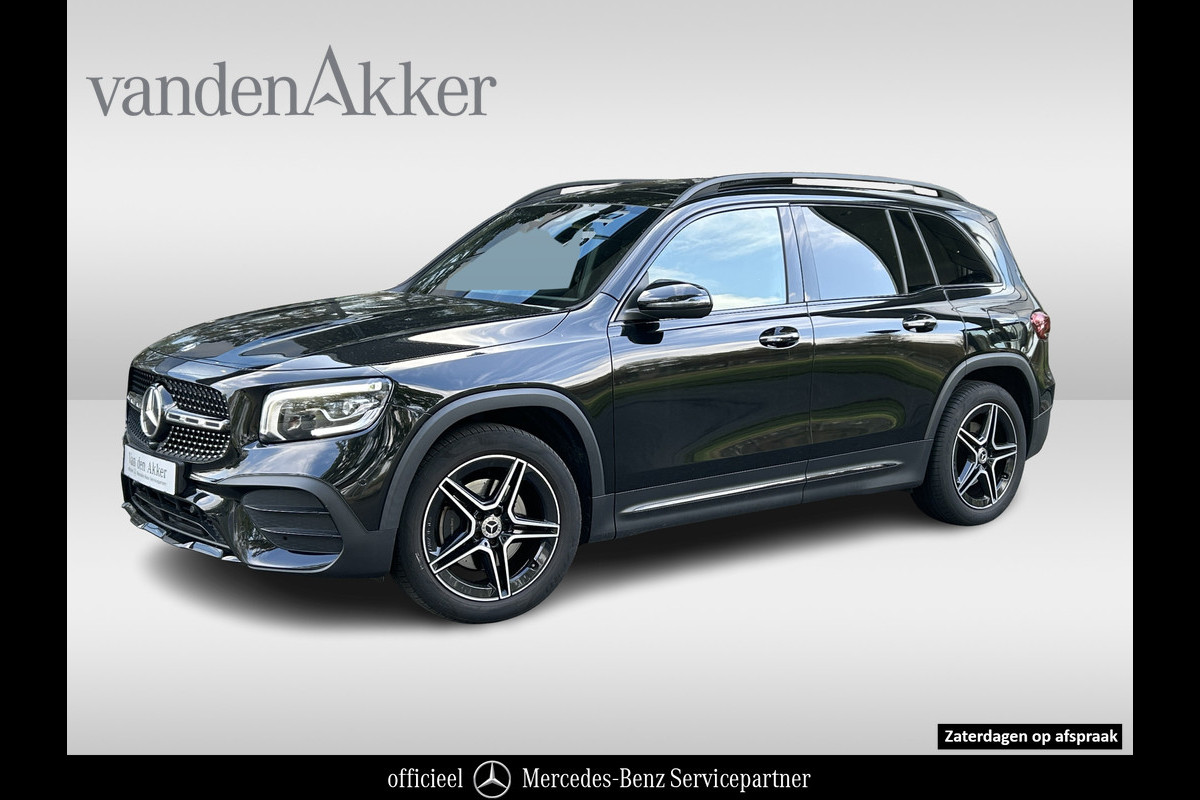 Mercedes-Benz Glb 180 AMG 7-zits // Trekhaak // Panoramadak // Memory // Keyless // Carplay // MultiBeam LED // Nightpakket // Sfeerverlichting