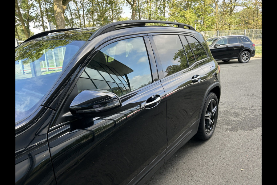 Mercedes-Benz Glb 180 AMG 7-zits // Trekhaak // Panoramadak // Memory // Keyless // Carplay // MultiBeam LED // Nightpakket // Sfeerverlichting