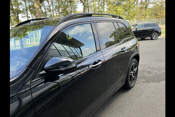 Mercedes-Benz Glb 180 AMG 7-zits // Trekhaak // Panoramadak // Memory // Keyless // Carplay // MultiBeam LED // Nightpakket // Sfeerverlichting