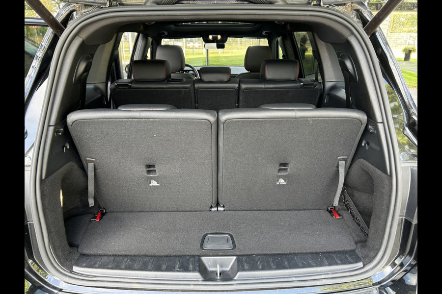 Mercedes-Benz Glb 180 AMG 7-zits // Trekhaak // Panoramadak // Memory // Keyless // Carplay // MultiBeam LED // Nightpakket // Sfeerverlichting