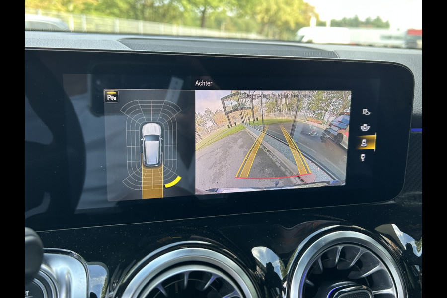 Mercedes-Benz Glb 180 AMG 7-zits // Trekhaak // Panoramadak // Memory // Keyless // Carplay // MultiBeam LED // Nightpakket // Sfeerverlichting