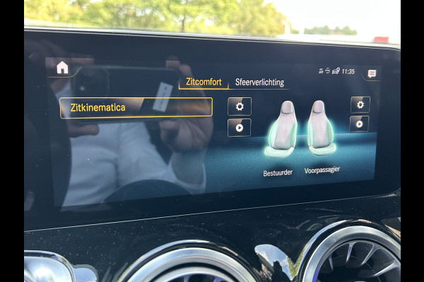 Mercedes-Benz Glb 180 AMG 7-zits // Trekhaak // Panoramadak // Memory // Keyless // Carplay // MultiBeam LED // Nightpakket // Sfeerverlichting