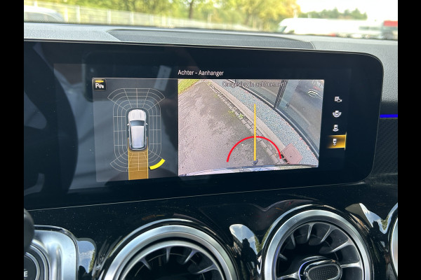 Mercedes-Benz Glb 180 AMG 7-zits // Trekhaak // Panoramadak // Memory // Keyless // Carplay // MultiBeam LED // Nightpakket // Sfeerverlichting