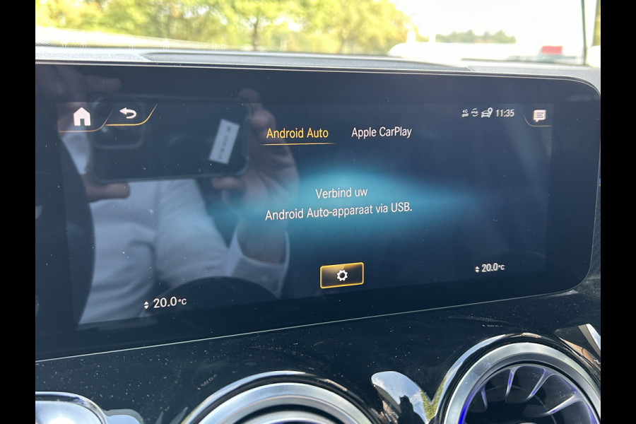 Mercedes-Benz Glb 180 AMG 7-zits // Trekhaak // Panoramadak // Memory // Keyless // Carplay // MultiBeam LED // Nightpakket // Sfeerverlichting