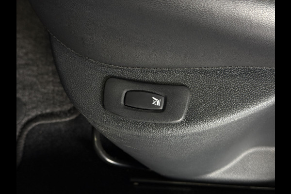 Renault Clio 0.9 TCe Bose | Navi | Camera | 17" | Stoelverwarming | PDC | Led |