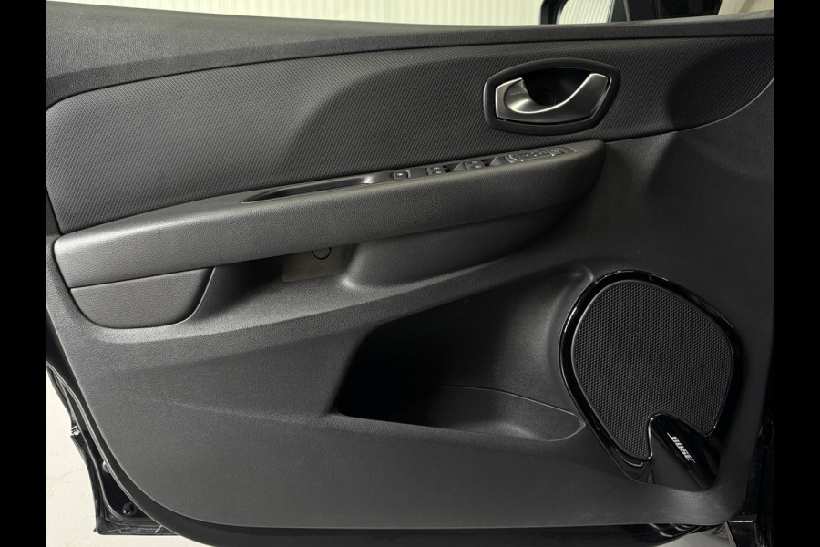 Renault Clio 0.9 TCe Bose | Navi | Camera | 17" | Stoelverwarming | PDC | Led |