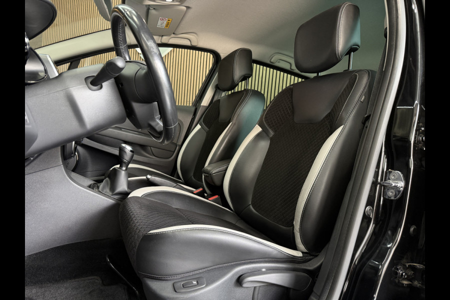 Renault Clio 0.9 TCe Bose | Navi | Camera | 17" | Stoelverwarming | PDC | Led |