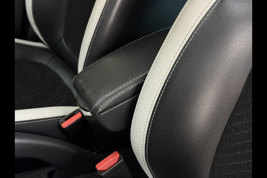 Renault Clio 0.9 TCe Bose | Navi | Camera | 17" | Stoelverwarming | PDC | Led |