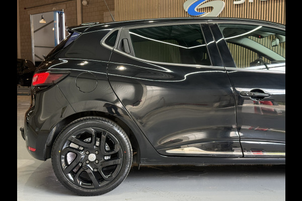 Renault Clio 0.9 TCe Bose | Navi | Camera | 17" | Stoelverwarming | PDC | Led |