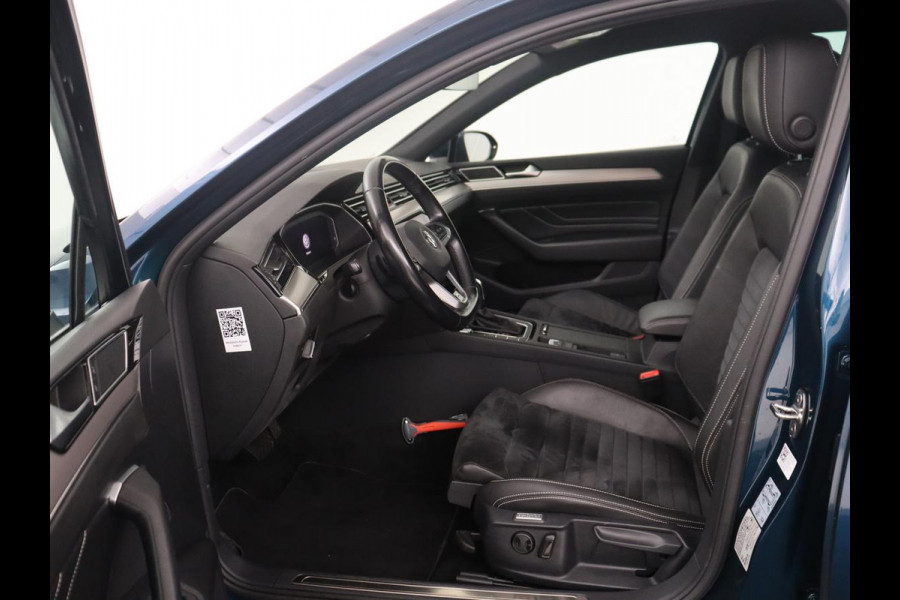 Volkswagen Passat Variant 1.5 TSI Elegance Business R | R-line | Leder/alcantara | Adaptive cruise | Stoelverwarming | Climate control | Keyless | Camera  | Park assist | Carplay | Full LED