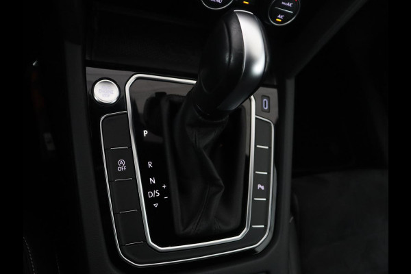 Volkswagen Passat Variant 1.5 TSI Elegance Business R | R-line | Leder/alcantara | Adaptive cruise | Stoelverwarming | Climate control | Keyless | Camera  | Park assist | Carplay | Full LED