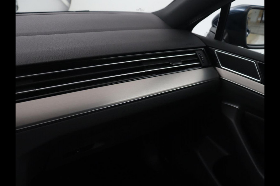 Volkswagen Passat Variant 1.5 TSI Elegance Business R | R-line | Leder/alcantara | Adaptive cruise | Stoelverwarming | Climate control | Keyless | Camera  | Park assist | Carplay | Full LED