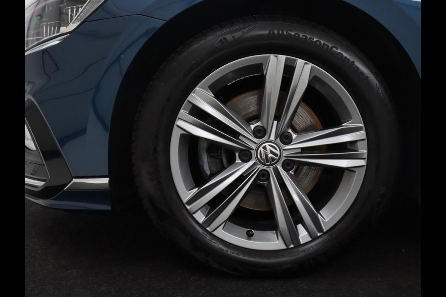 Volkswagen Passat Variant 1.5 TSI Elegance Business R | R-line | Leder/alcantara | Adaptive cruise | Stoelverwarming | Climate control | Keyless | Camera  | Park assist | Carplay | Full LED