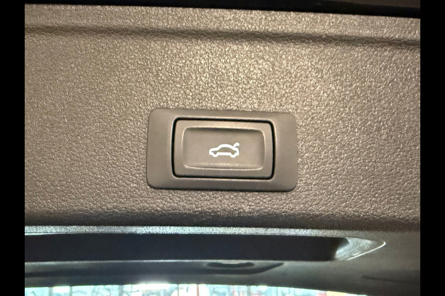 Audi A4 Avant 40 TFSI quattro S edition / S-line / virtual / trekhaak / carplay / dealer ond,