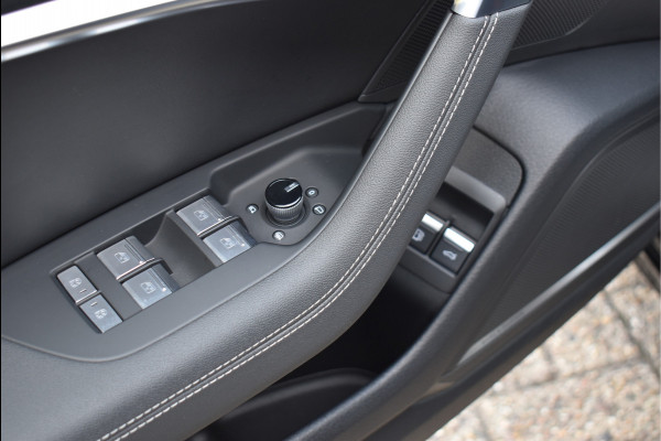 Audi A6 Avant 55 TFSI e Quattro S-Line 367 Pk Competition Pano HUD Leder Soft-Close Trekhaak S6 Uitlaat 20 Inch