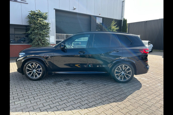 BMW X5 XDrive45e M-Sport, Pano. el. achterklep, camera, el. trekhaak, adaptive cruise control