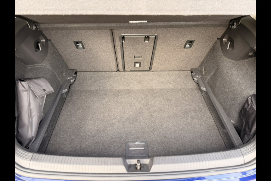 Volkswagen Golf 1.5 eTSI DSG IQ Light Memory Massage Sfeer ACC
