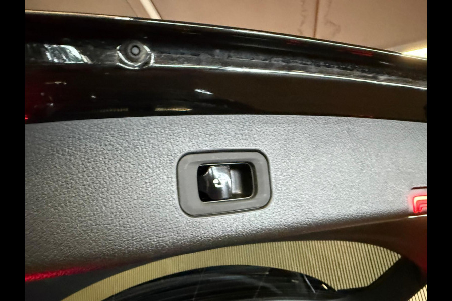 Mercedes-Benz GLC 200 4-Matic AMG STYLING-PANORAMADAK-TREKHAAK-CAMERA-APPLE CARPLAY-COMPLEET