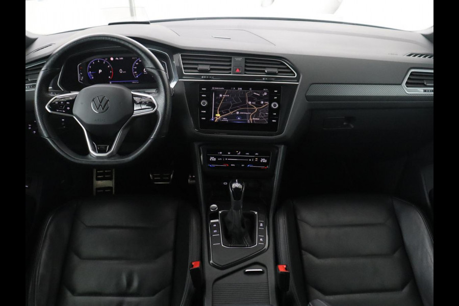 Volkswagen Tiguan 1.5 TSI R-Line Business+ | R-line | Panoramadak | Leder | Trekhaak | Adaptive cruise | Head-up | 360 camera | Park assist | Carplay | Sfeerverlichting | Climate control | Elektrische achterklep