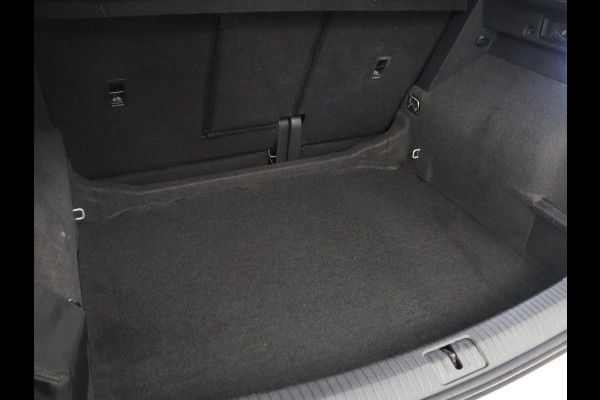 Volkswagen Tiguan 1.5 TSI R-Line Business+ | R-line | Panoramadak | Leder | Trekhaak | Adaptive cruise | Head-up | 360 camera | Park assist | Carplay | Sfeerverlichting | Climate control | Elektrische achterklep