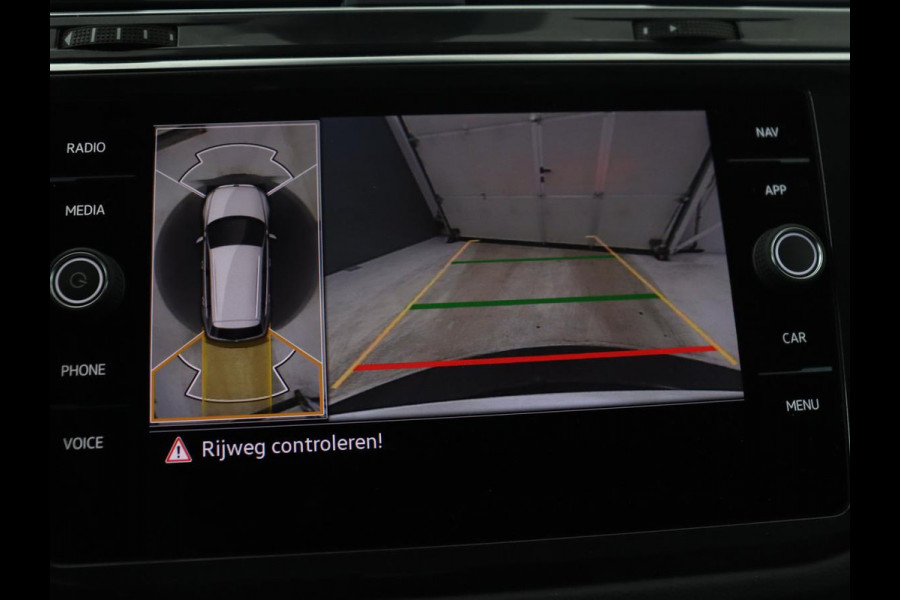 Volkswagen Tiguan 1.5 TSI R-Line Business+ | R-line | Panoramadak | Leder | Trekhaak | Adaptive cruise | Head-up | 360 camera | Park assist | Carplay | Sfeerverlichting | Climate control | Elektrische achterklep