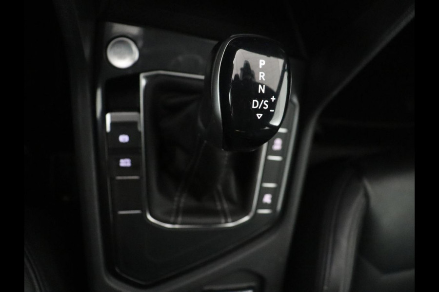 Volkswagen Tiguan 1.5 TSI R-Line Business+ | R-line | Panoramadak | Leder | Trekhaak | Adaptive cruise | Head-up | 360 camera | Park assist | Carplay | Sfeerverlichting | Climate control | Elektrische achterklep
