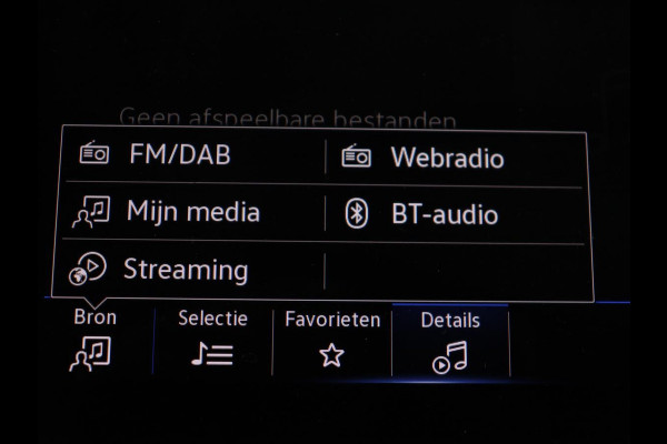 Volkswagen Tiguan 1.5 TSI R-Line Business+ | R-line | Panoramadak | Leder | Trekhaak | Adaptive cruise | Head-up | 360 camera | Park assist | Carplay | Sfeerverlichting | Climate control | Elektrische achterklep