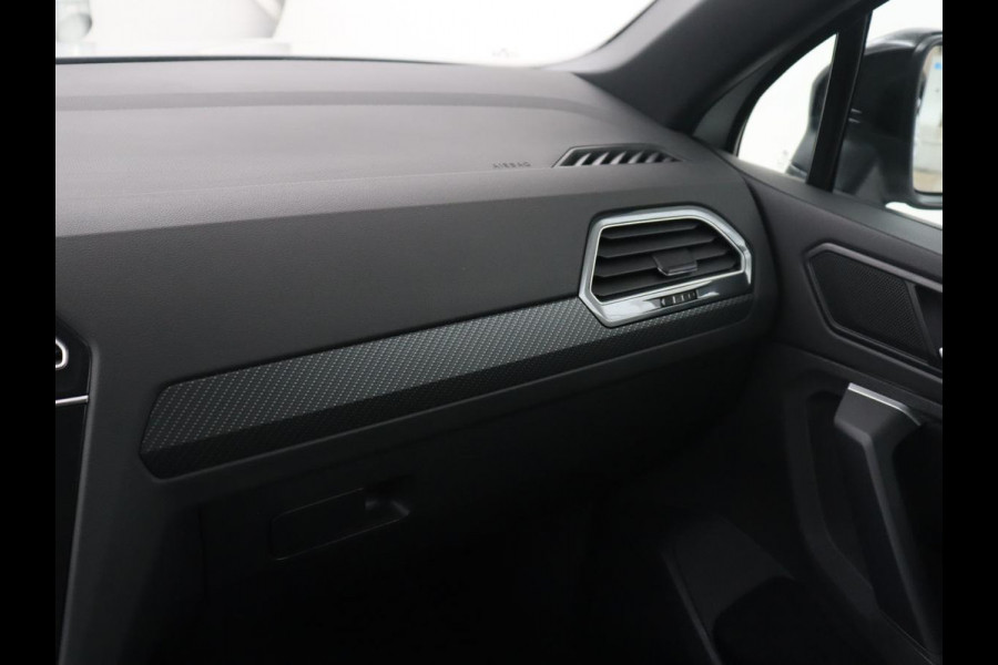 Volkswagen Tiguan 1.5 TSI R-Line Business+ | R-line | Panoramadak | Leder | Trekhaak | Adaptive cruise | Head-up | 360 camera | Park assist | Carplay | Sfeerverlichting | Climate control | Elektrische achterklep