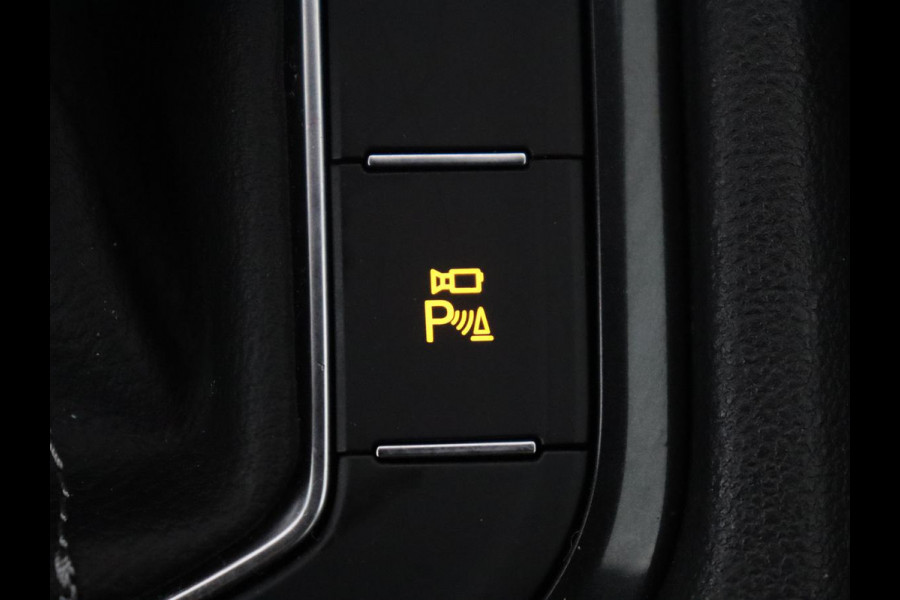 Volkswagen Tiguan 1.5 TSI R-Line Business+ | R-line | Panoramadak | Leder | Trekhaak | Adaptive cruise | Head-up | 360 camera | Park assist | Carplay | Sfeerverlichting | Climate control | Elektrische achterklep