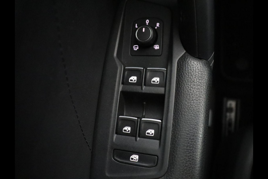Volkswagen Tiguan 1.5 TSI R-Line Business+ | R-line | Panoramadak | Leder | Trekhaak | Adaptive cruise | Head-up | 360 camera | Park assist | Carplay | Sfeerverlichting | Climate control | Elektrische achterklep