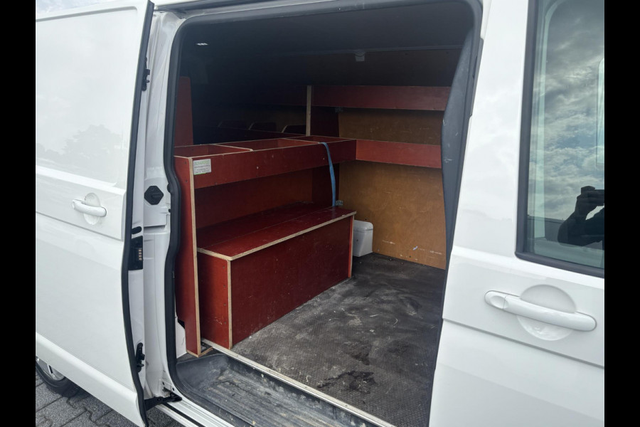 Volkswagen Transporter 2.0 TDI L2H1*AUTOM*NAVI*CRUISE*HAAK*A/C*CAM*TEL(