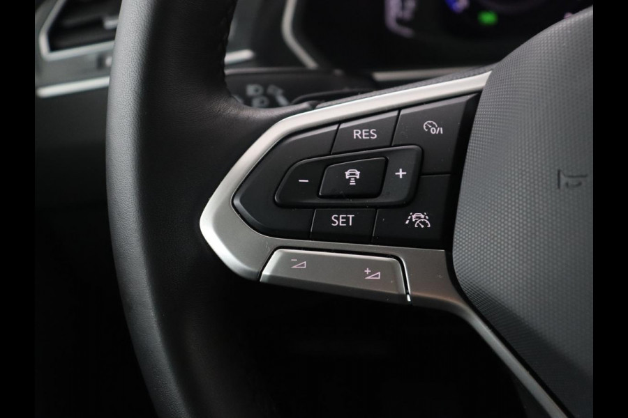 Volkswagen Tiguan 1.5 TSI Elegance | Panoramadak | Adaptive cruise | Stuur/stoel verwarming | Stoelmassage | Camera | Park assist | Sfeerverlichting | Full LED | Elektrische achterklep
