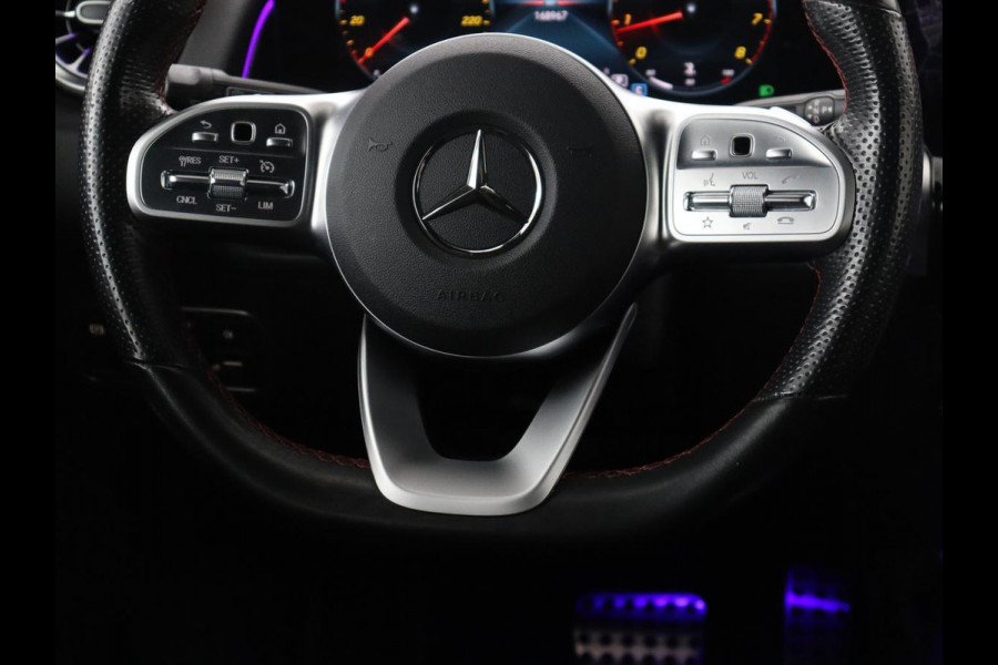Mercedes-Benz GLB 200 Business Solution AMG | Panoramadak | Memory | Leder/alcantara | Trekhaak | Cruise control | Stoelverwarming | Camera | Park assist | Sfeerverlichting | Carplay