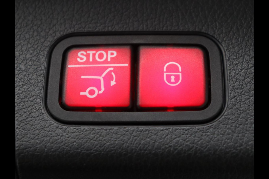 Mercedes-Benz GLB 200 Business Solution AMG | Panoramadak | Memory | Leder/alcantara | Trekhaak | Cruise control | Stoelverwarming | Camera | Park assist | Sfeerverlichting | Carplay