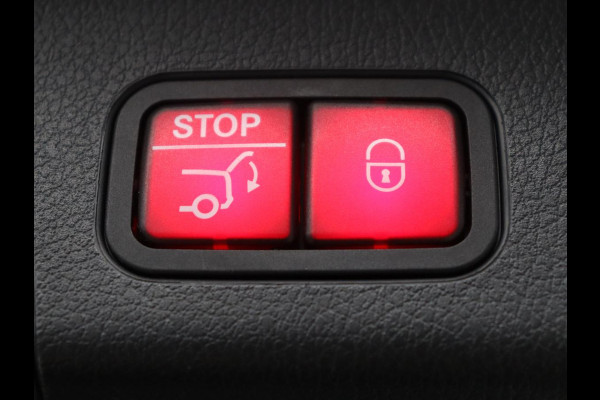 Mercedes-Benz GLB 200 Business Solution AMG | Panoramadak | Memory | Leder/alcantara | Trekhaak | Cruise control | Stoelverwarming | Camera | Park assist | Sfeerverlichting | Carplay