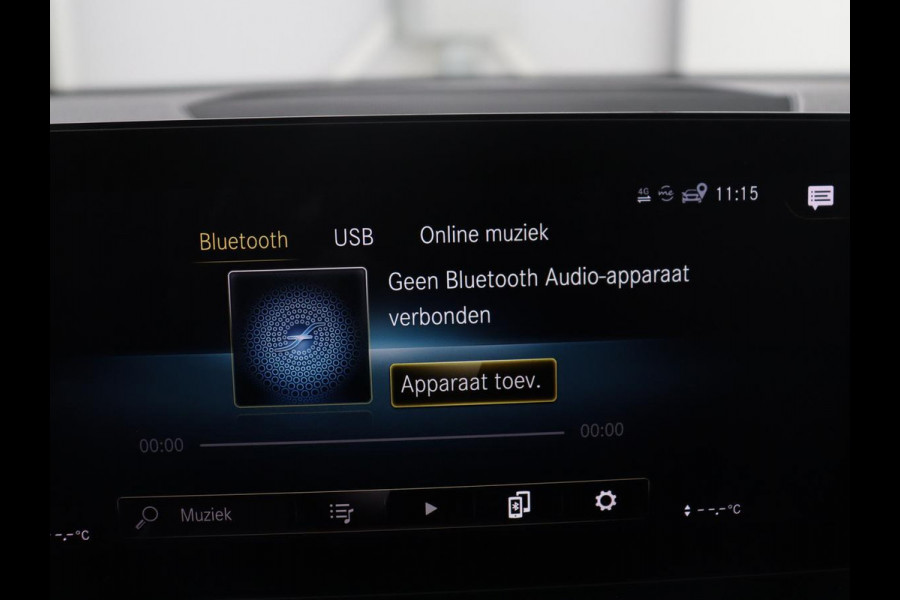 Mercedes-Benz GLB 200 Business Solution AMG | Panoramadak | Memory | Leder/alcantara | Trekhaak | Cruise control | Stoelverwarming | Camera | Park assist | Sfeerverlichting | Carplay
