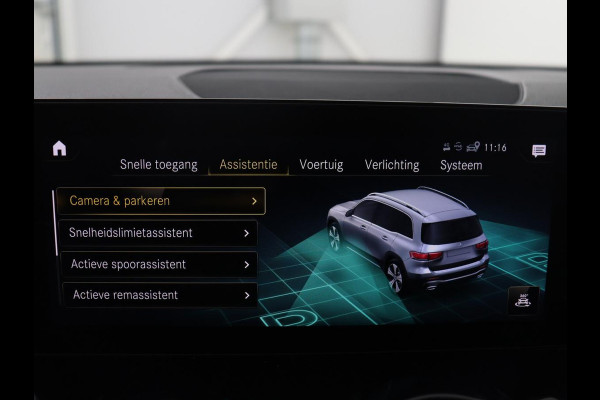 Mercedes-Benz GLB 200 Business Solution AMG | Panoramadak | Memory | Leder/alcantara | Trekhaak | Cruise control | Stoelverwarming | Camera | Park assist | Sfeerverlichting | Carplay