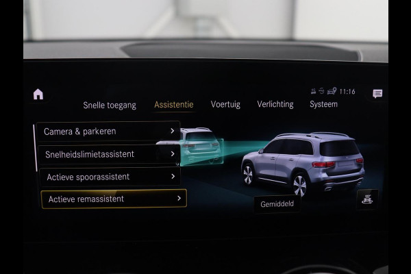 Mercedes-Benz GLB 200 Business Solution AMG | Panoramadak | Memory | Leder/alcantara | Trekhaak | Cruise control | Stoelverwarming | Camera | Park assist | Sfeerverlichting | Carplay