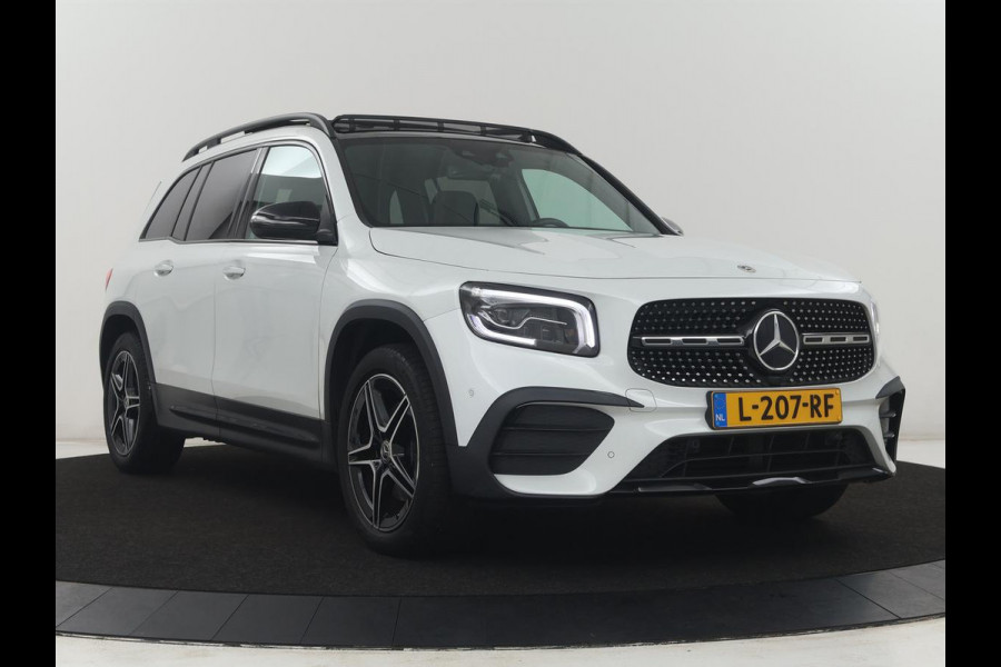 Mercedes-Benz GLB 200 Business Solution AMG | Panoramadak | Memory | Leder/alcantara | Trekhaak | Cruise control | Stoelverwarming | Camera | Park assist | Sfeerverlichting | Carplay
