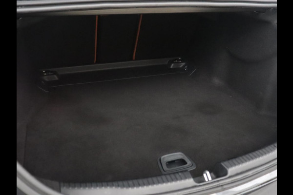 Mercedes-Benz C-Klasse 200 Luxury Line | Panoramadak | Leder | Memory | Adaptive cruise | Stoelverwarming | Burmester | 360 camera | Park assist | Sfeerverlichting | Carplay | Climate control