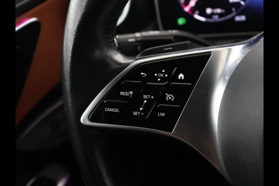 Mercedes-Benz C-Klasse 200 Luxury Line | Panoramadak | Leder | Memory | Adaptive cruise | Stoelverwarming | Burmester | 360 camera | Park assist | Sfeerverlichting | Carplay | Climate control