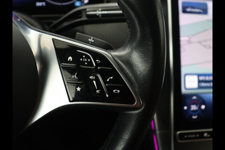 Mercedes-Benz C-Klasse 200 Luxury Line | Panoramadak | Leder | Memory | Adaptive cruise | Stoelverwarming | Burmester | 360 camera | Park assist | Sfeerverlichting | Carplay | Climate control