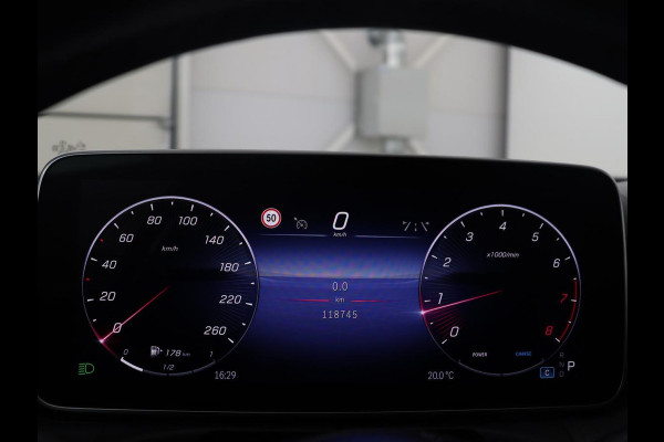 Mercedes-Benz C-Klasse 200 Luxury Line | Panoramadak | Leder | Memory | Adaptive cruise | Stoelverwarming | Burmester | 360 camera | Park assist | Sfeerverlichting | Carplay | Climate control