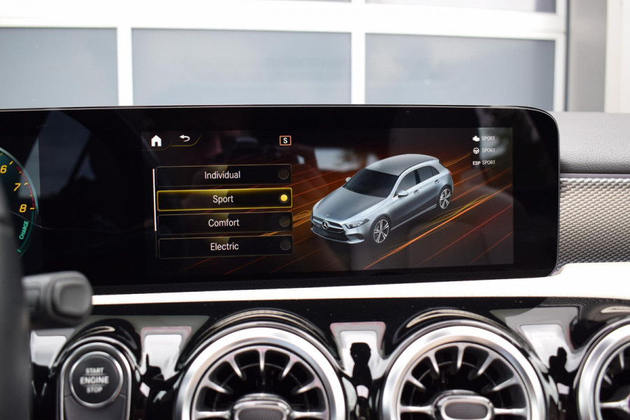 Mercedes-Benz A-Klasse 250 e Business Solution Luxury Limited | Pano | Leer | Burmester | Stoelverwarming