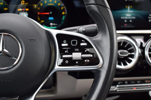 Mercedes-Benz A-Klasse 250 e Business Solution Luxury Limited | Pano | Leer | Burmester | Stoelverwarming